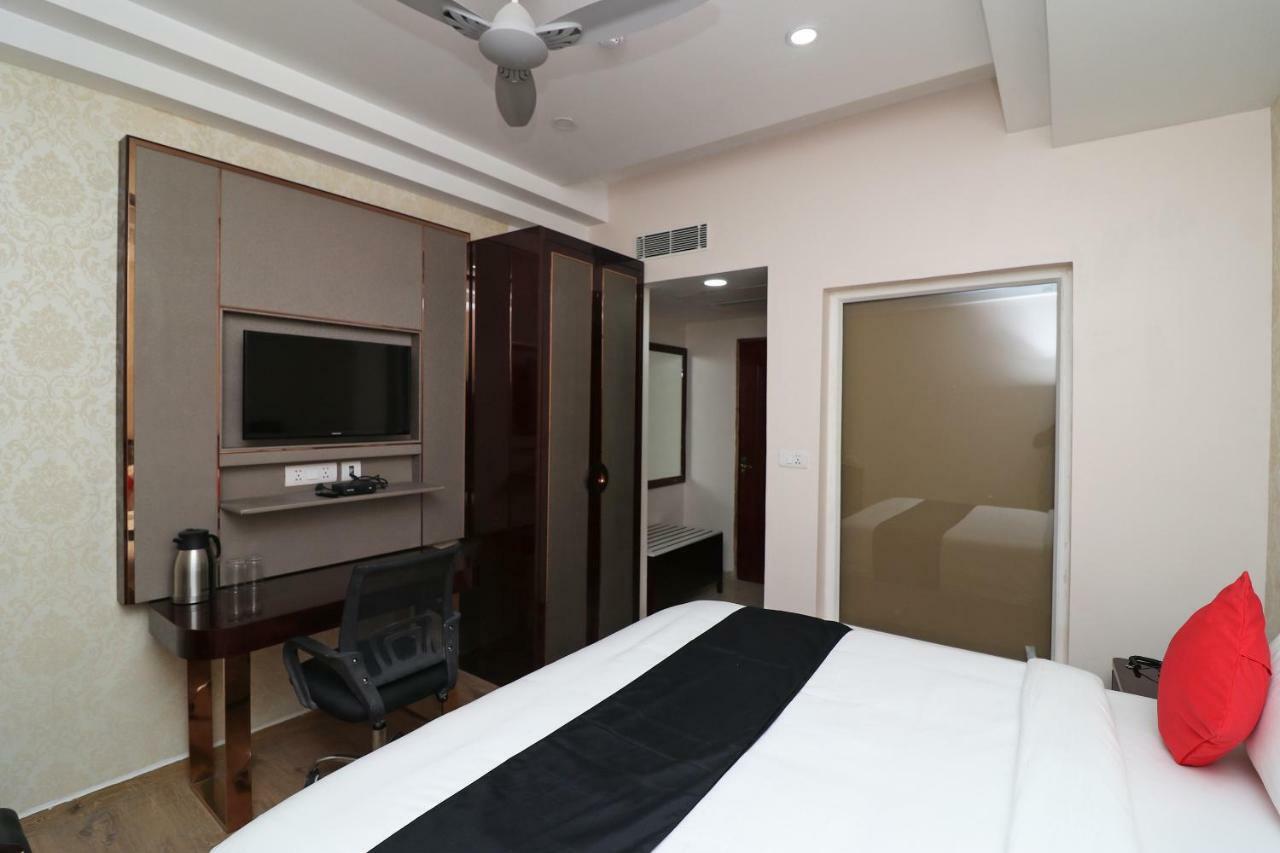 Capital O 37152 Naveen Continental Prayagraj Exterior foto